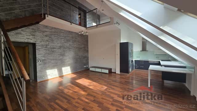 Prodej krásného, velkého bytu 3+kk, 130m2, se zahradou a par, okres Opava