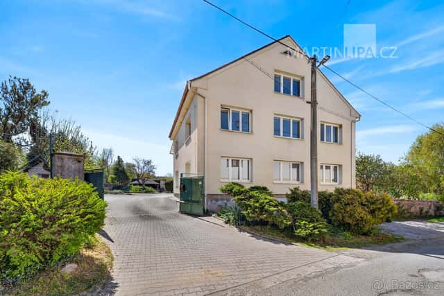 Hostěradice - velký rodinný dům, okres Praha-západ