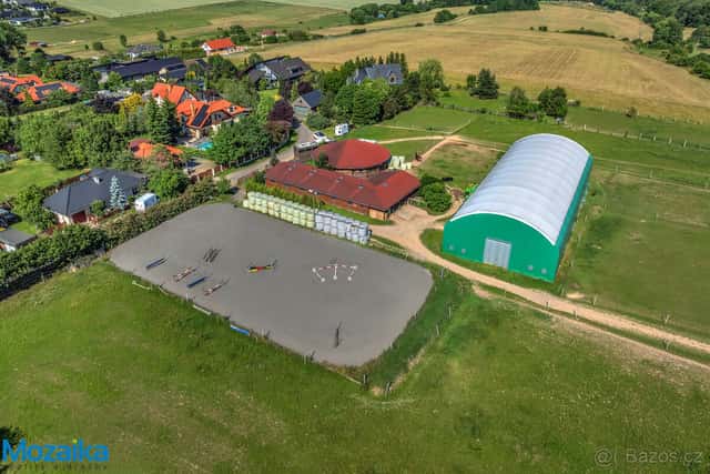 Pronájem jezdeckého areálu s halou a výběhy Líšnice u Prahy., okres Praha-západ