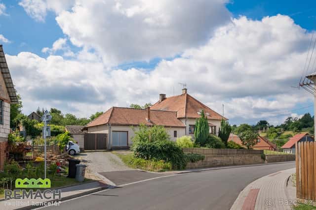 Prodej, rodinný dům 6+2, pozemek 2305 m², Tučapy, okres Uherské Hradiště