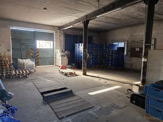 Pronajem autodílny a skladu 350 m2 - u nádraží, okres Tábor
