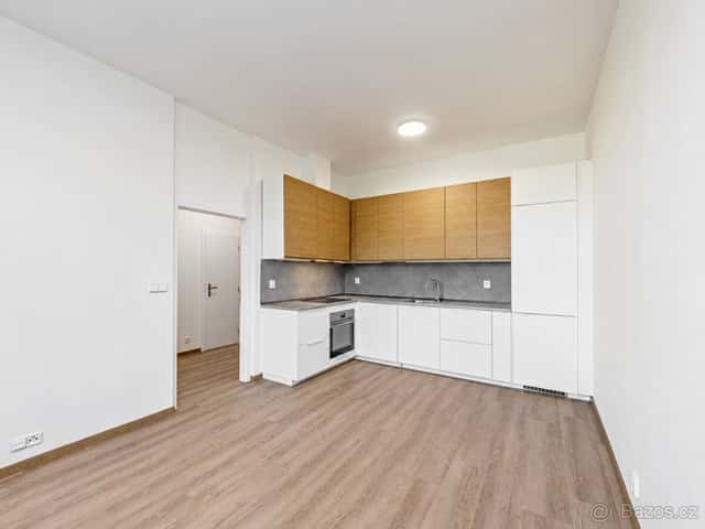 Prodej bytu 2+kk (35 m2) + 2 komory (4m2), po kompletní reko, Praha 9