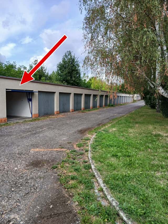 Garáž 15 m², HK Malšovice za Futurem, oplocený areál, okres Hradec Králové