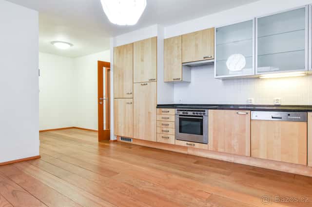 Pronájem bytu 2+kk, Praha - Vysočany, Nepilova, 22 000 Kč, 4, Praha 3