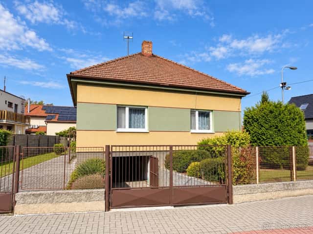 Rodinný dům se zahradou v dosahu MHD Hradec Králové, Březhra, okres Hradec Králové