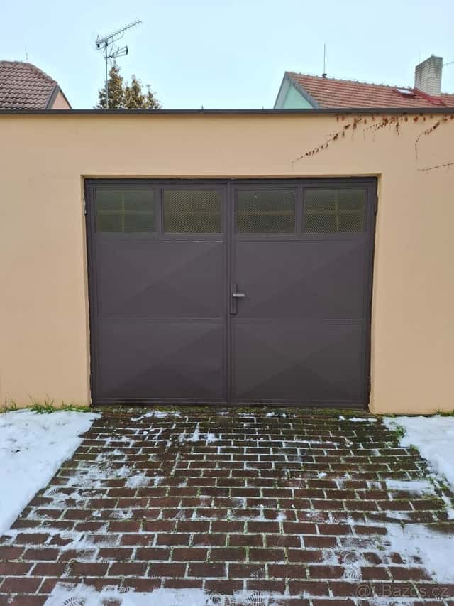 Garáž 24m2 u RD Čakovice, Praha 9