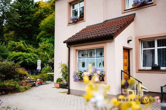 PRODEJ RODINNÉHO DOMU S GARÁŽÍ A ZAHRADOU, MĚCHENICE, okres Praha-západ
