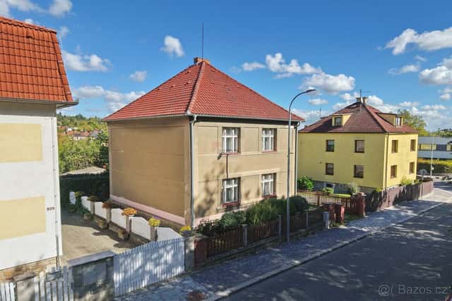 Prodej rodinného domu 264 m2 s garáží 20 m2 a pozemkem 697 m, okres Strakonice