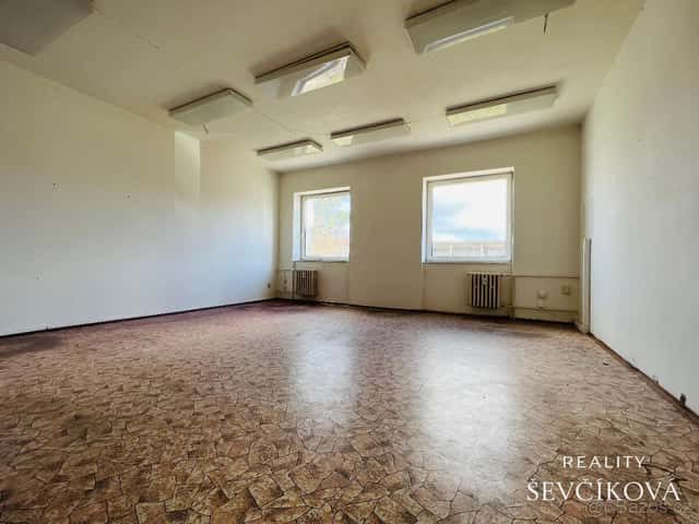 Pronájem kanceláře, 33 m2 – Přemyslova, okres Hradec Králové