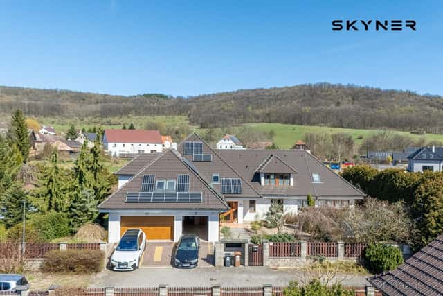 Exkluzivní vila 584 m² se dvěma samostatnými byty, fotovolta, okres Ústí nad Labem
