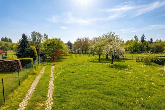 Prodej stavebního pozemku v Divišově s vlastní příjezdovou c, okres Benešov