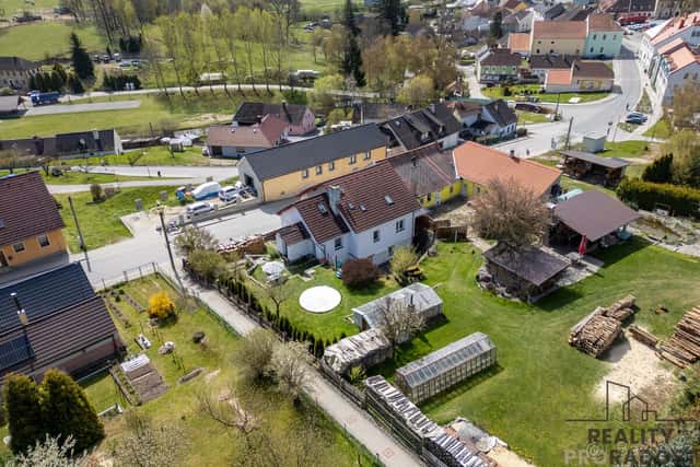 Vícegenerační rodinný dům s hezkou zahradou a třemi jednotka, okres Český Krumlov