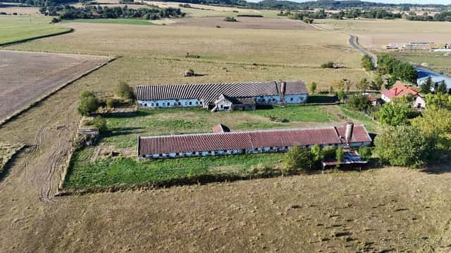 Rozsáhlý zemědělský areál, okres Příbram