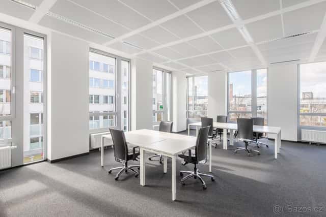 Otevřené kancelářské prostory pro 15 osob v Regus D1 Ricany, okres Praha-východ