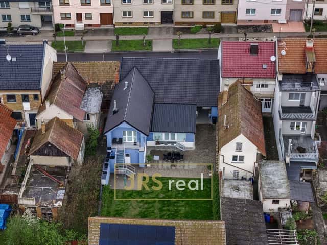 Investiční dům se dvěma apartmány a provozovnou, okres Uherské Hradiště