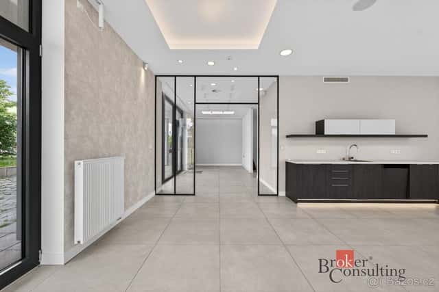 Prodej, komerční/obchodní prostory, 108 m2, Vltavínová 1305/, okres Plzeň-město