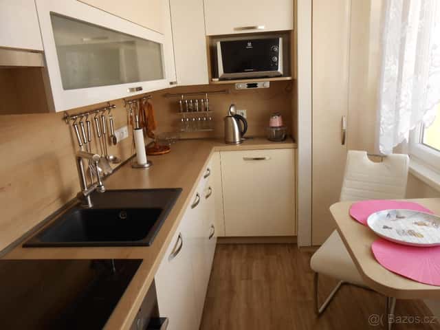 Pronájem bytu 2+1 55 m2., okres Hradec Králové