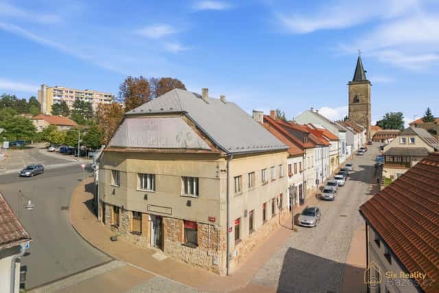 Prodej domu s třemi byty a komerčním prostorem, okres Rakovník