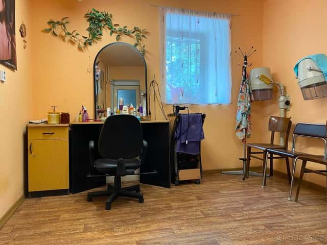💇‍♀️ PRONÁJEM PROVOZOVNY V ŽATCI – KADEŘNICTVÍ, TETOVÁNÍ ✂️, okres Louny