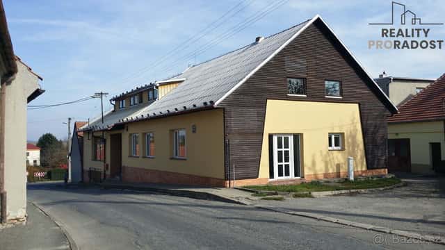 Prodej komerčního objektu ve Veselici na Moravě + 2x byt, okres Blansko
