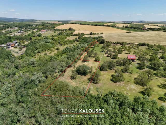 Soukromá oáza klidu (2 371 m²) v Dolních Kounicích - příjezd, Brno venkov, okres Brno-venkov