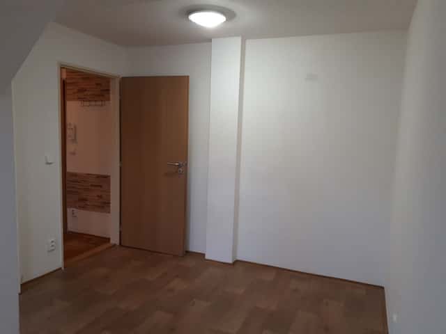 MAJITEL PRONAJME BYT-MEZONET 85M2 RADOTÍN, Praha 5