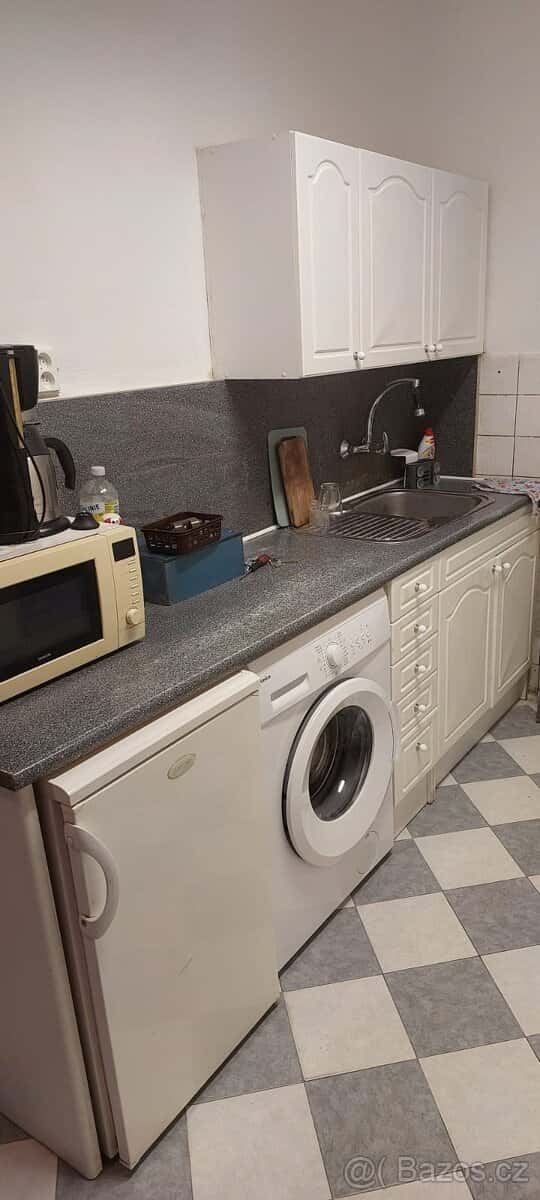 Pronájem zařízené garsonky v Městci Králové (pro 2 osoby, 8, okres Nymburk