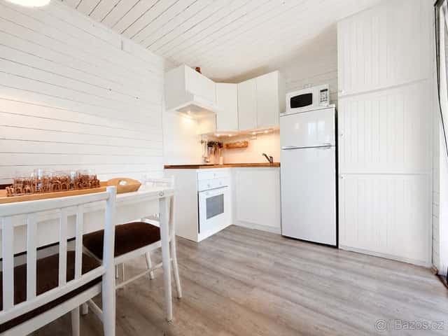 Dlouhodobý pronájem zařízené chaty, 394 m2, okres Hradec Králové