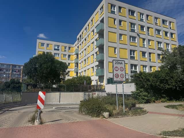 Prodám garážové stání, Praha 8