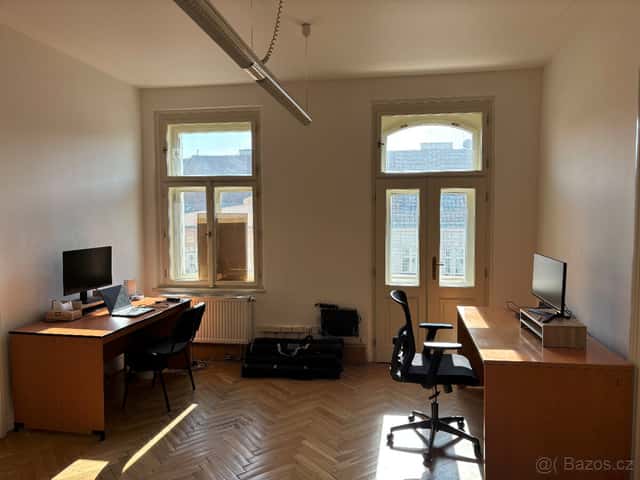Podnájem prac. místa či celé místnosti (cca 22 m2), Kodaňská, Praha 10