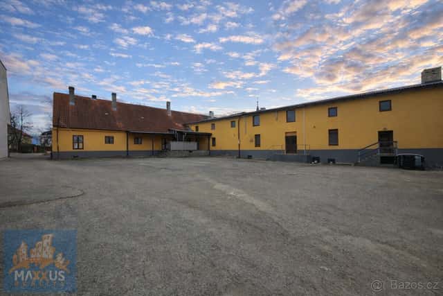 Pronájem komerčních prostor 220 m² – sklad / výroba / dílna,, okres Beroun