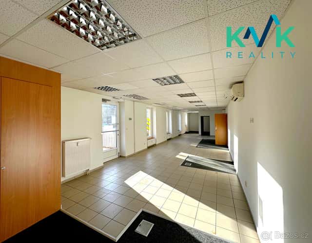 Pronájem komerčních prostor o výměře cca 160 m² – Hlavní tří, okres Karlovy Vary
