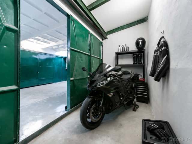 Garáž na moto - investice s výnosem 9 % p.a. - Mnichovo Hr., okres Mladá Boleslav