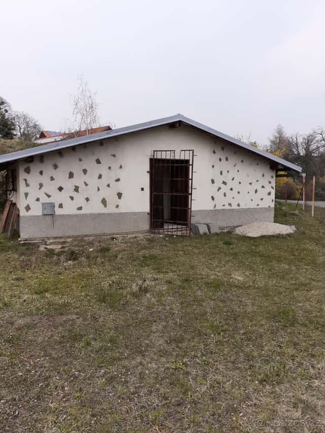 Prodej pozemku s podzemním zděným vinným sklepem, okres Nový Jičín