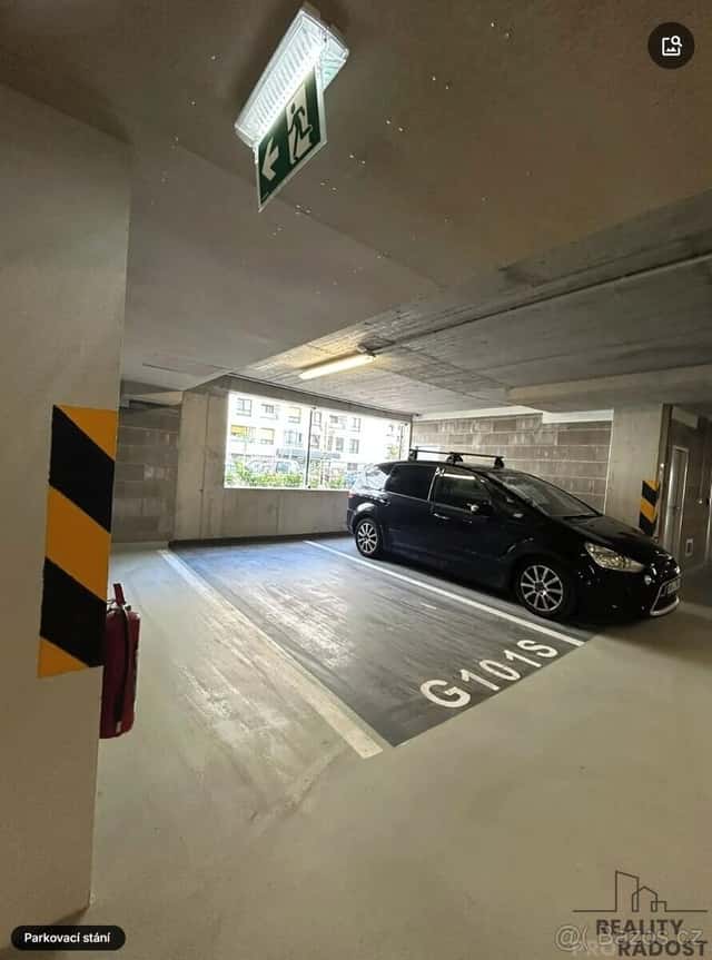 Pronájem garáže 17 m² Pod Harfou, Praha - Vysočany, Praha 9