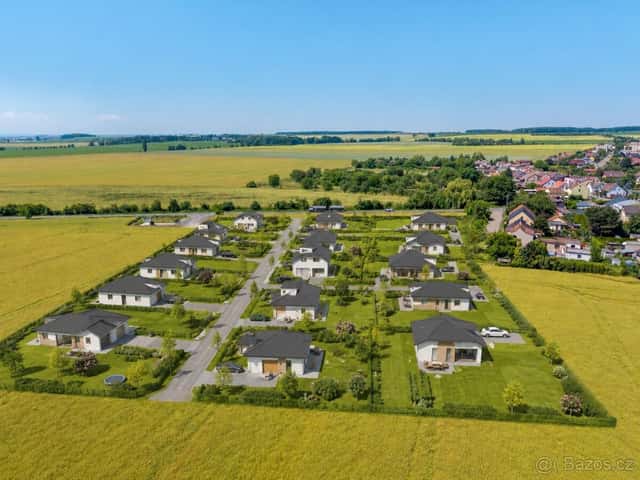 Developerský pozemek, 14 692 m², Projekt pro cca 24 rodinnýc, okres Hradec Králové