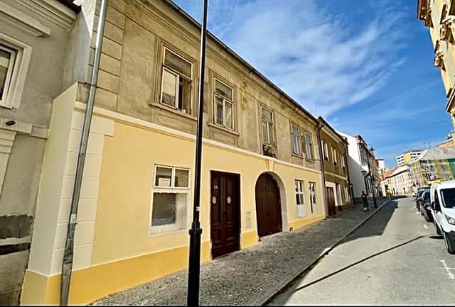 Činžovní dům s 6 byty Slaný centrum, nová okna a střecha, okres Kladno