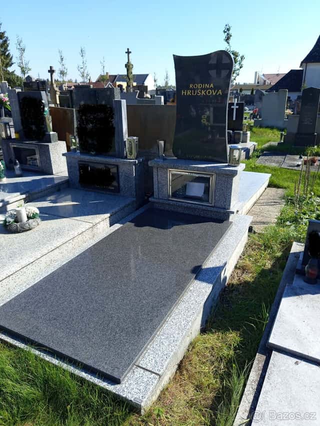 Prodej kompletního žulového hrobu – Konice, okres Prostějov