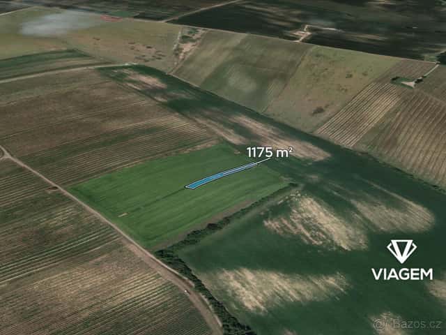 Pole 1 175 m², okres Hodonín