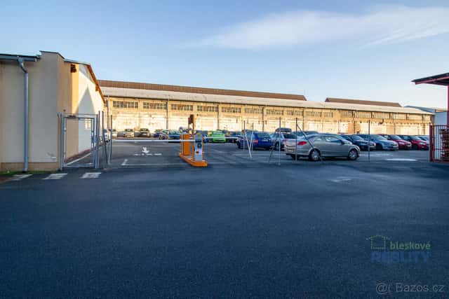 Pronájem pozemku 500 m², okres Praha-východ