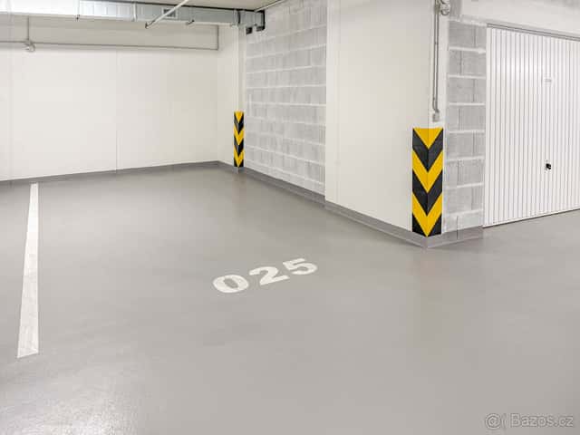 Pronájem garážového stání, 17 m², Praha 9, Poděbradská, Praha 9