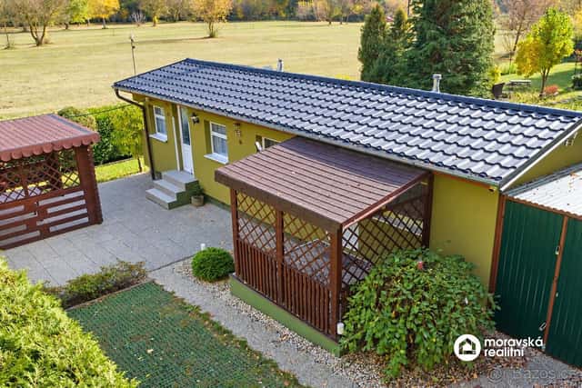 Prodej zateplené celoroční chaty, vlastní oplocený pozemek 2, Brno venkov, okres Brno-venkov