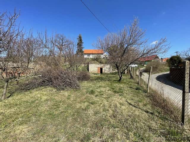 Prodej vinného sklepa s pozemkem (663 m2) ve Valticích-čás, okres Břeclav