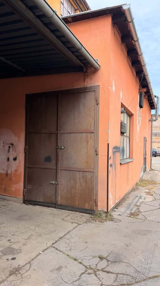 Pronájem skladu/dílny v Pardubicích -35 m2-ul. Jana Palacha, okres Pardubice