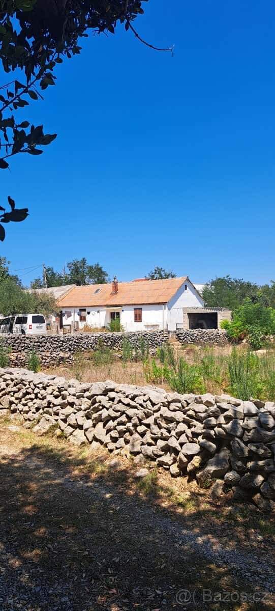 Domy s pozemky na ostrově Vir, okres Praha-východ