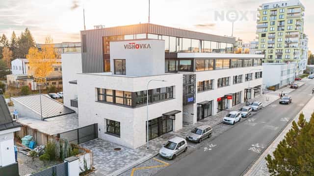 Pronájem komerční Obchodní prostory, 110㎡, okres Pardubice