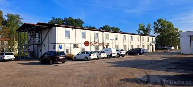 Ideální zázemí pro stavební a logistické společnosti – proná, okres Hradec Králové