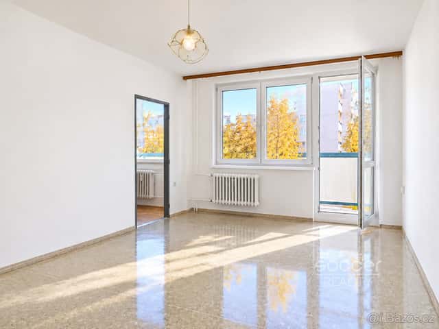 Pronájem bytu 1+kk/L/S, 32 m2, Praha 10 - Záběhlice, ul. Bra, Praha 4