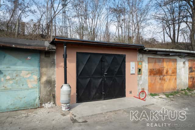 Zrekonstruovaná garáž s elektřinou v žádané lokalitě, okres Ostrava-město