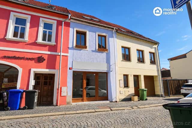 Pronájem domu s prodejnou, Ivančice, ul. Jana Schwarze - byd, Brno venkov, okres Brno-venkov